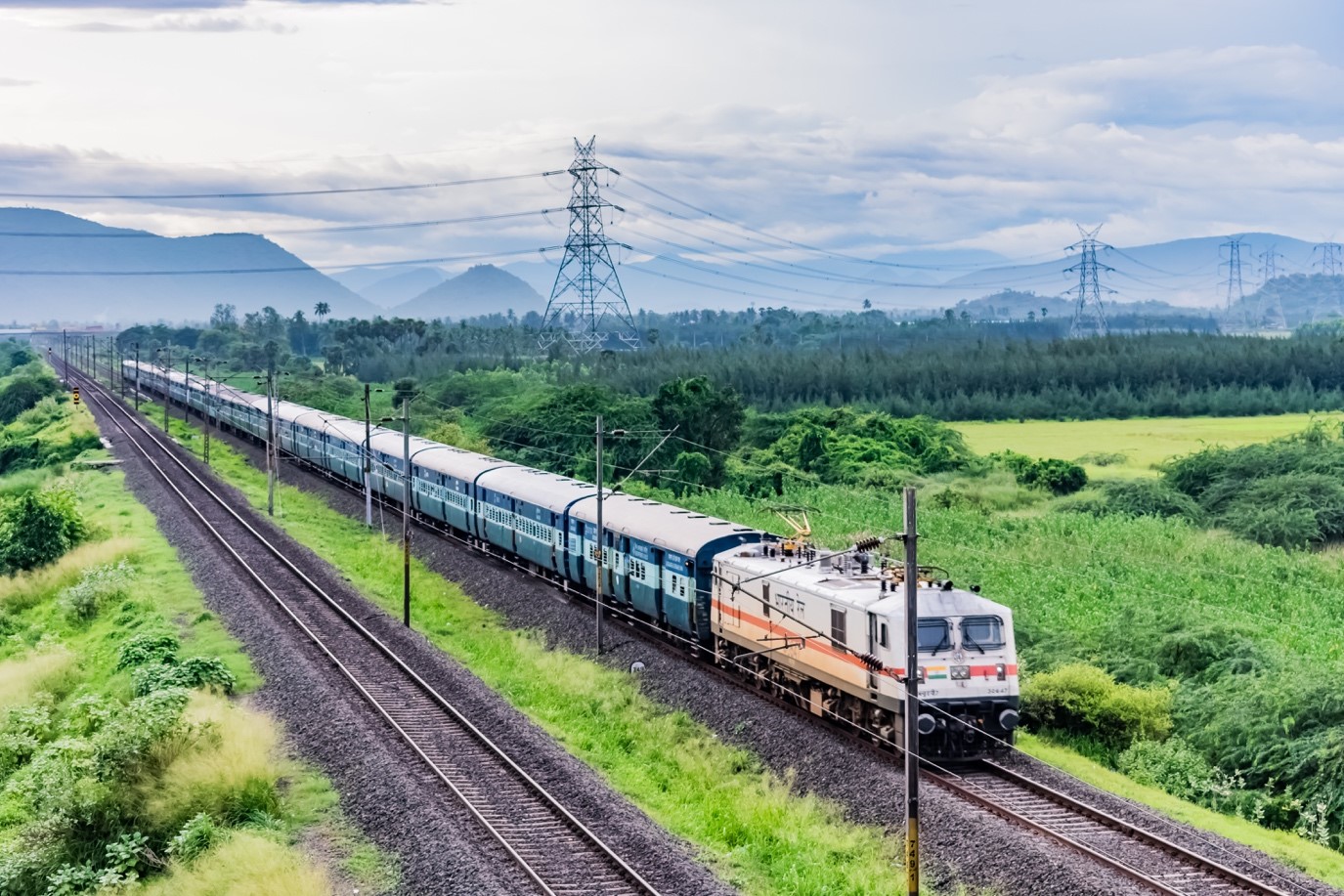 facts-about-indian-railways-longest-railway-platform-invest-india